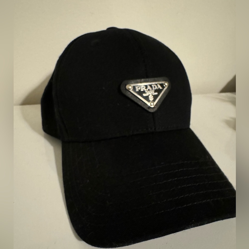 Prada cap-style hat, great condition.